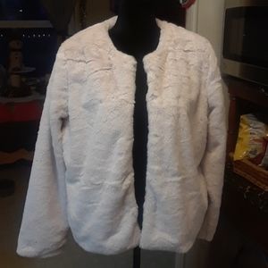 🌻New Faux Fur Lite Pink Coats🌻